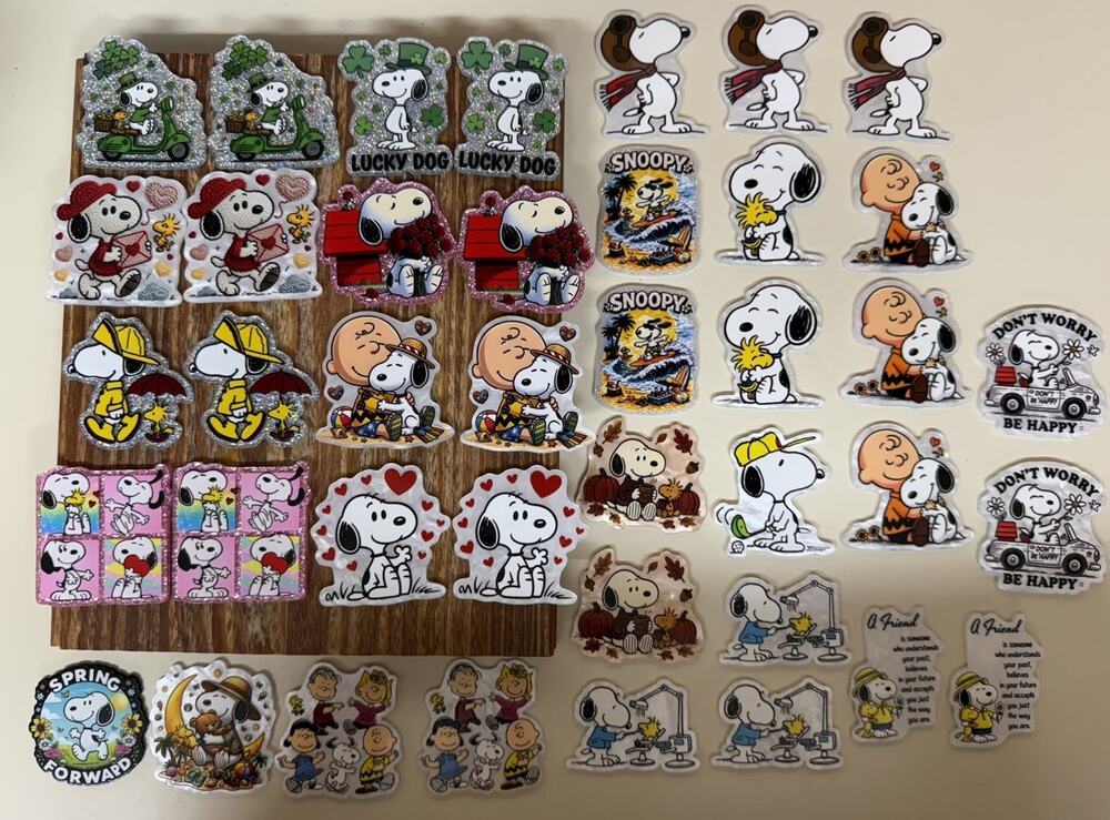 40 Pc Assorted Snoopy Acrylic Flatbacks